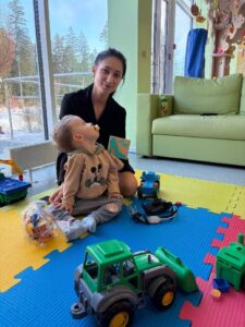 «Подарок сердцем: мастер-класс по изготовлению открытки для мамы»