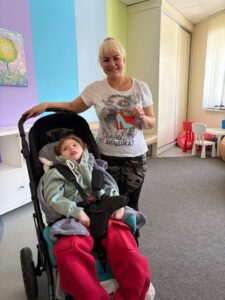 «Подарок сердцем: мастер-класс по изготовлению открытки для мамы»